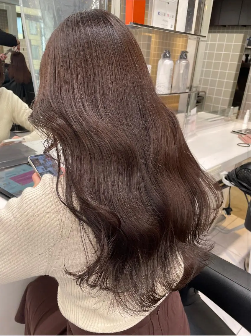 セミロング カラー 抜け感レイヤー︴ ニュアンスカラーのヘアスタイル