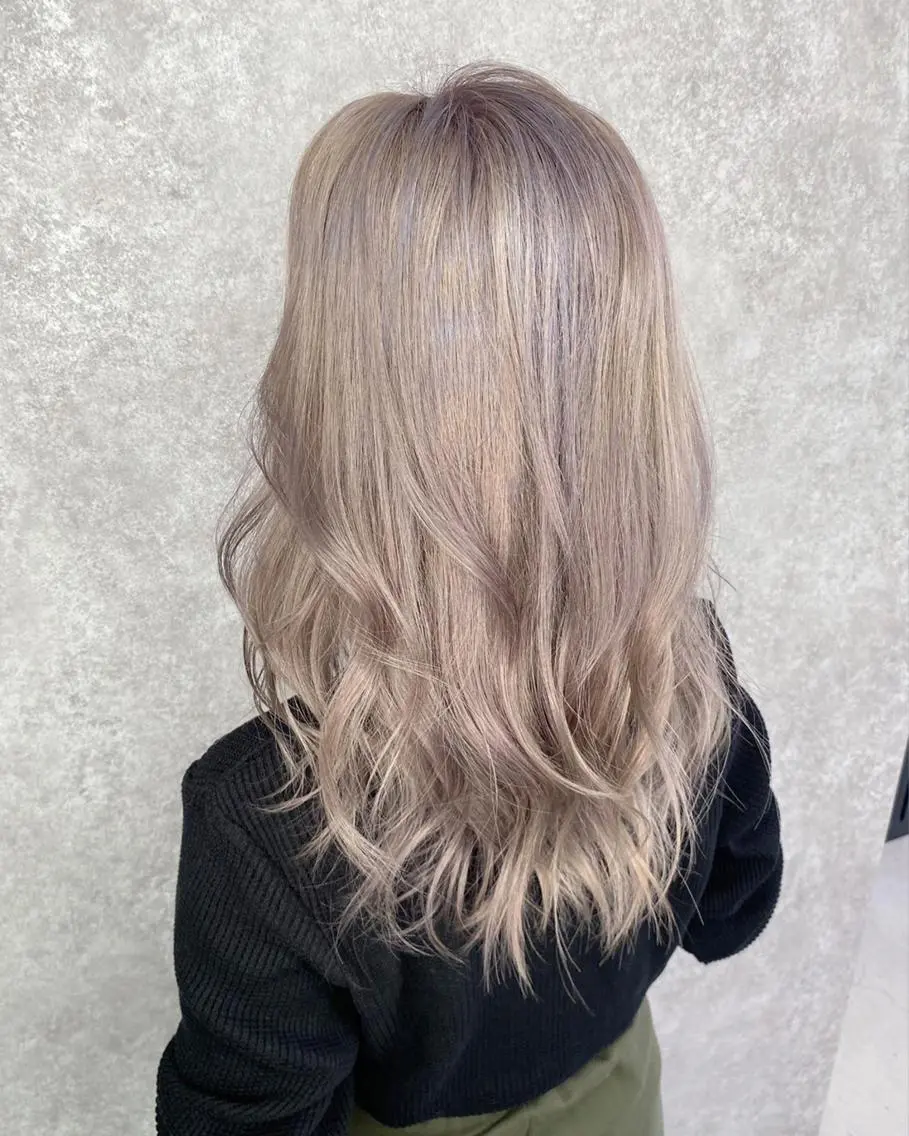 ロング カラー アッシュ ハイトーンカラー ラベンダーカラー ラベンダーアッシュ 髪質改善 UNDER vr 【アンダーバー】のヘアスタイル