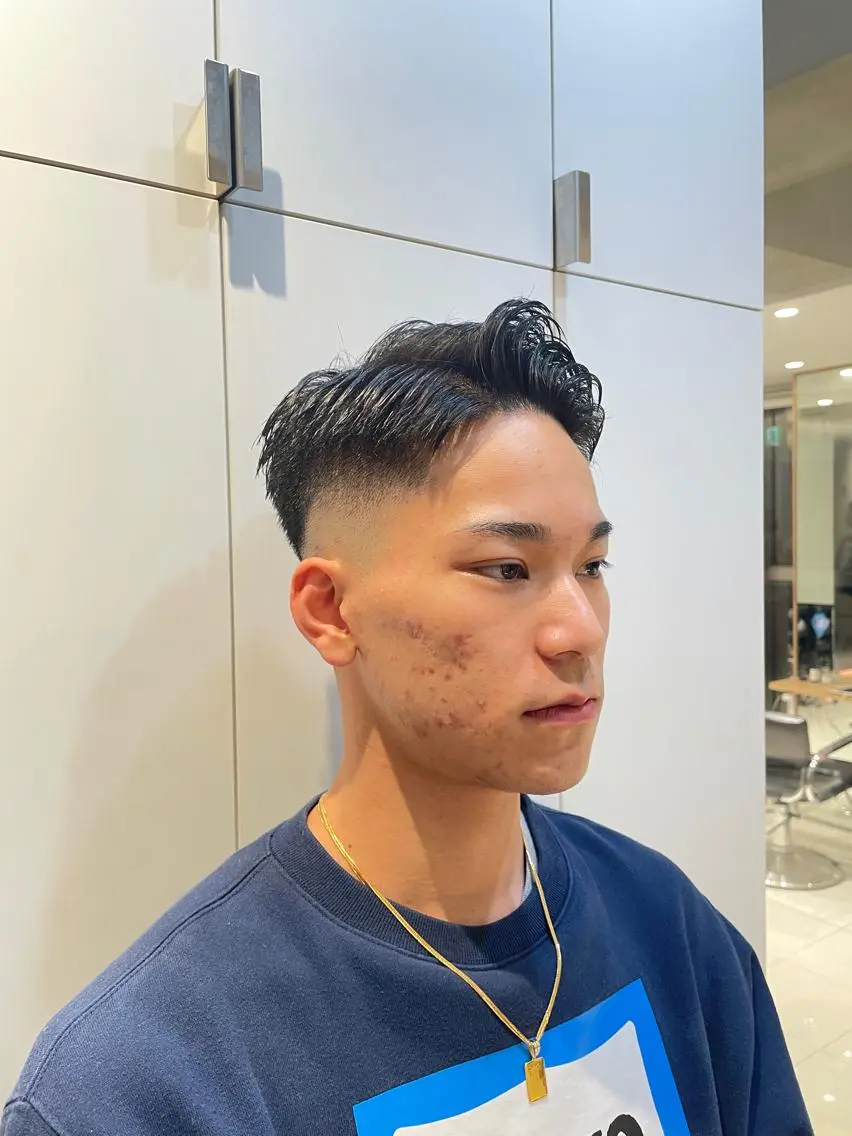 ヘアアレンジ メンズ フェードカット 七三 カット トリートメント ヘッドスパ ヘアセット 艶カラー✨縮毛矯正✨ 翁長孝輔のヘアスタイル