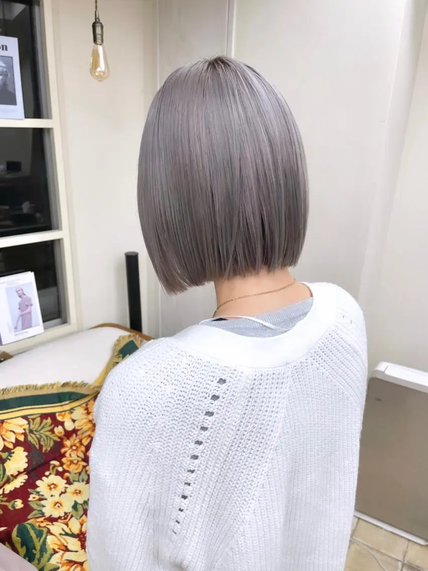ショート カラー ネイル マツエク・マツパ アイブロウ 失敗しないハイトーン ✨ミルクティー/ミワのヘアスタイル