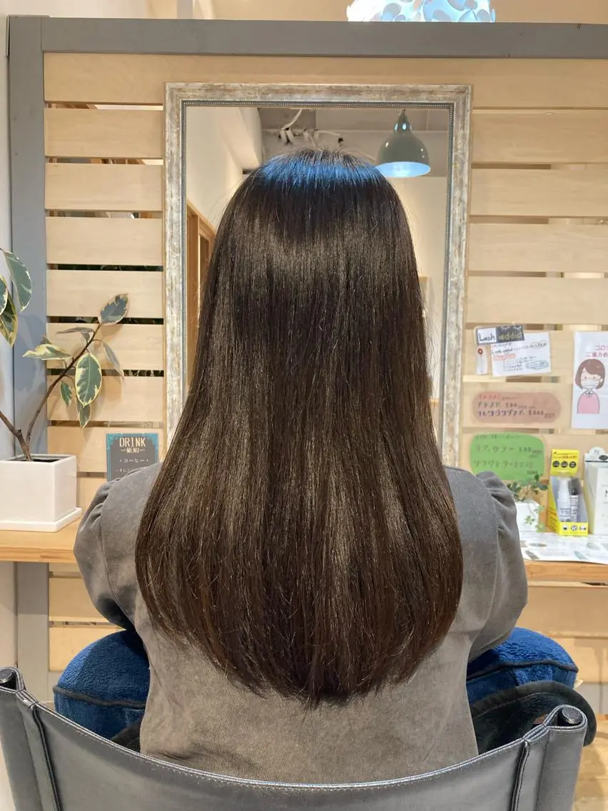 セミロング カラー グレージュ オリーブグレージュ オリーブグレー カット ヘアカラー トリートメント 【女性指名No.1】 西口直子のヘアスタイル