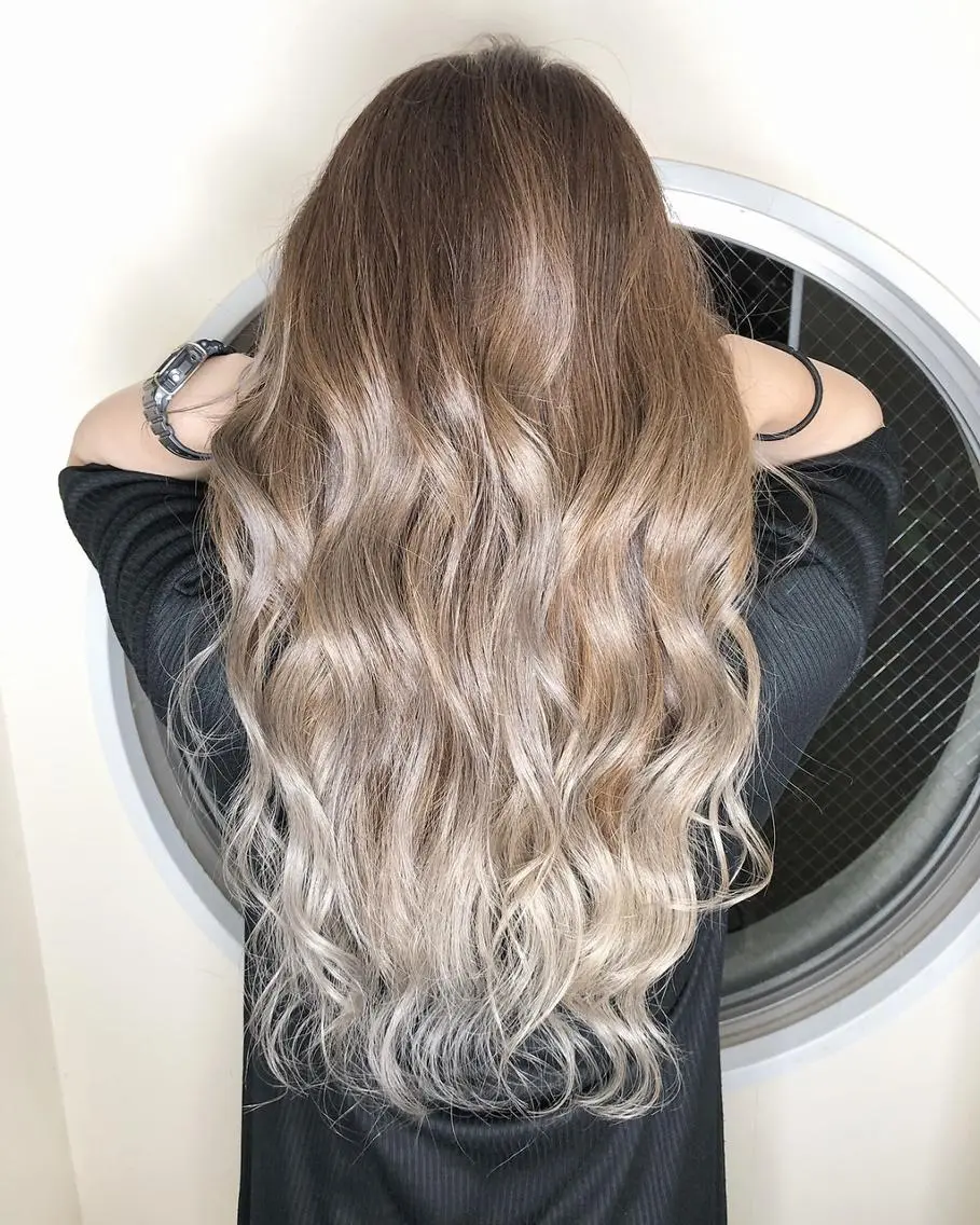 ロング カラー パーマ ヘアアレンジ 透明感カラー 上霜 菜月のヘアスタイル