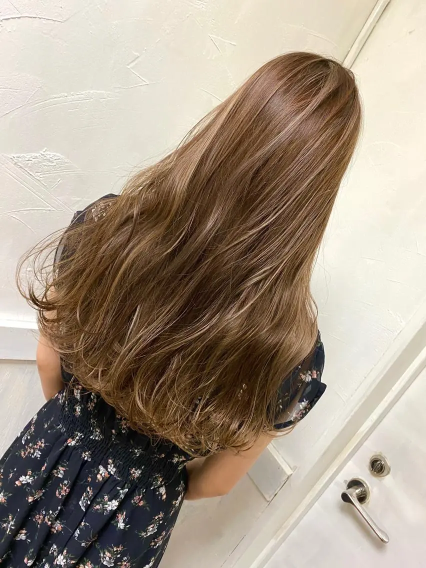 ロング カラー ベージュカラー ハイライトカラー ハイライト ヘアカラー PSY(サイ)池袋 金田尚久🎨のヘアスタイル