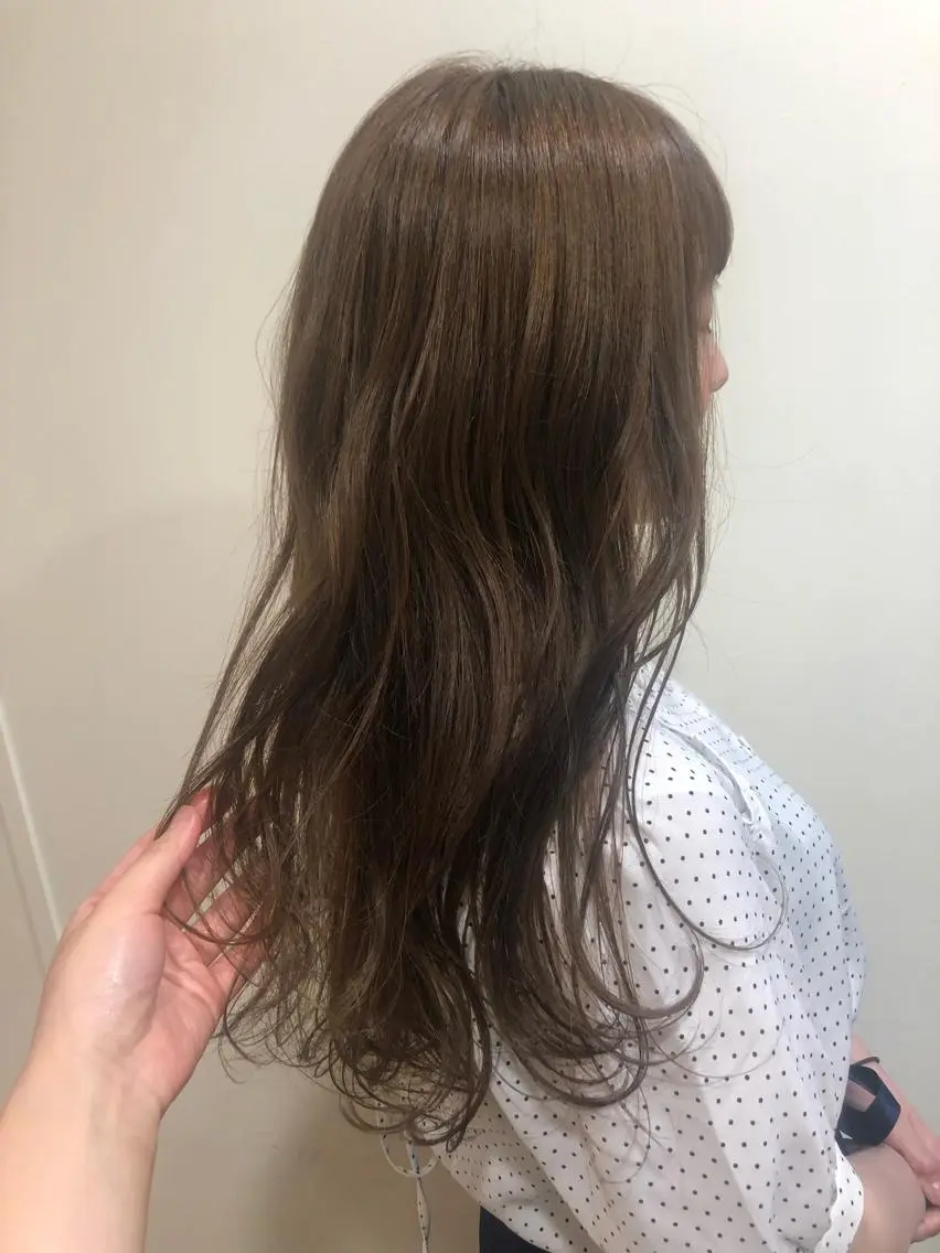 ロング カラー カット ヘアカラー トリートメント MIOベージュカラー 柔らかいカラーのヘアスタイル