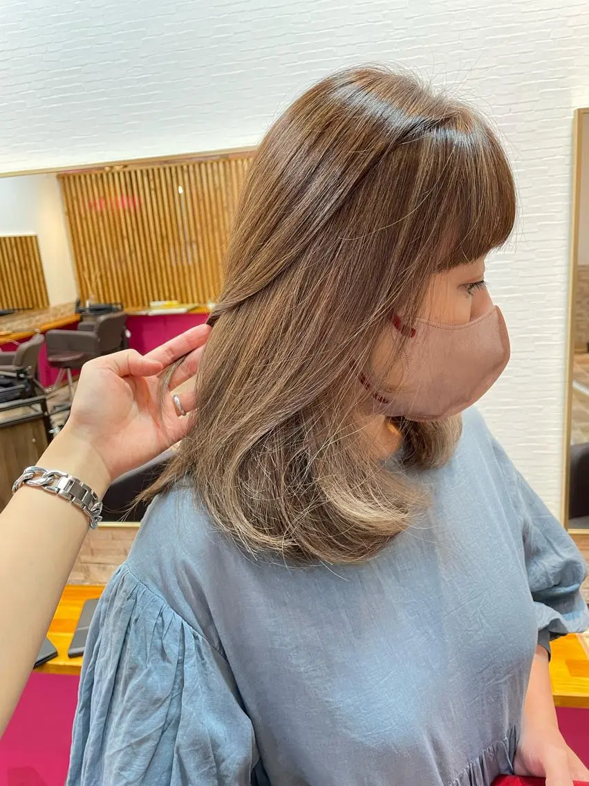 セミロング カラー ベージュカラー ハイライトカラー ハイライト カット ヘアカラー トリートメント YUI/ ブリーチカラー🌷のヘアスタイル
