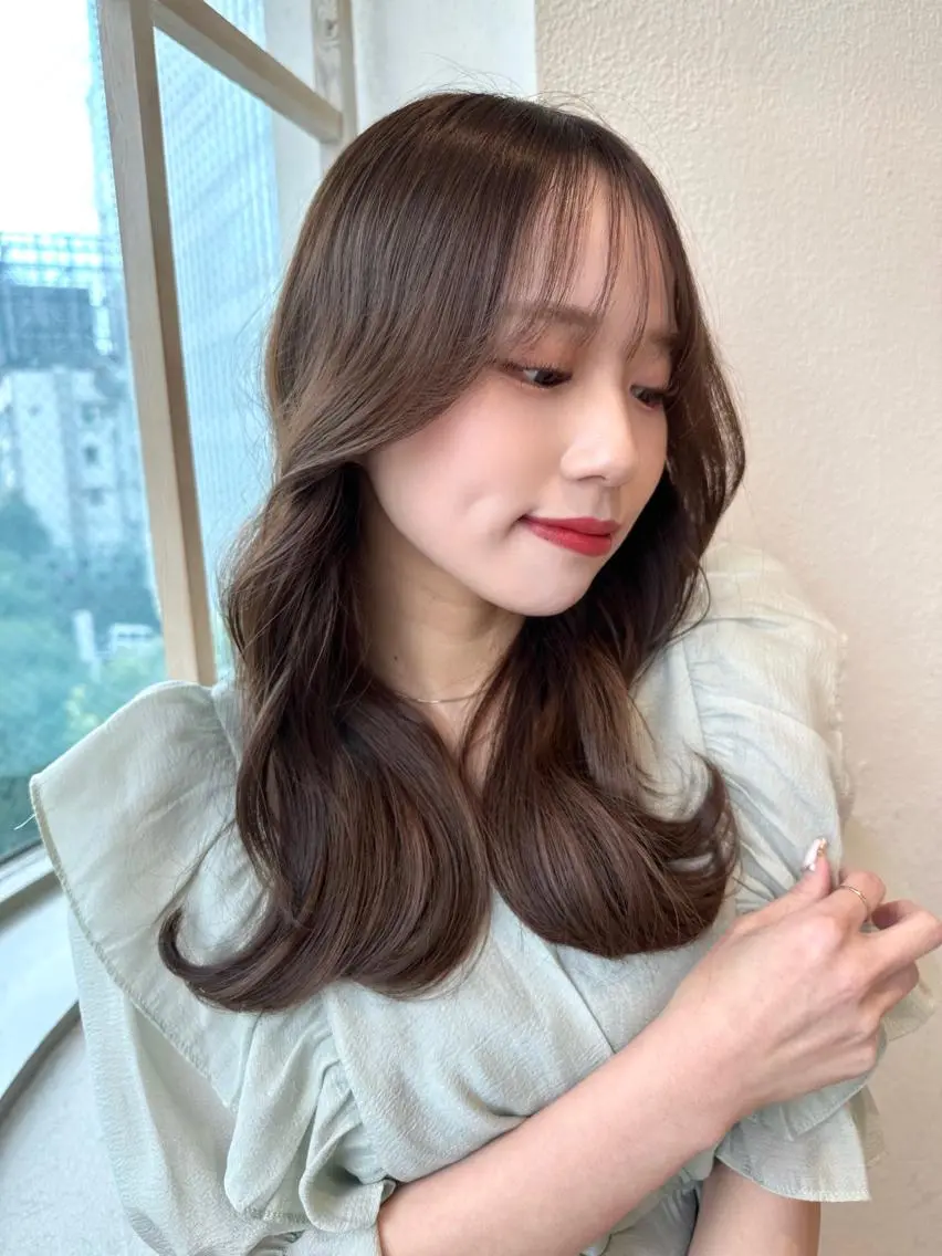 セミロング くびれヘア 顔まわりレイヤー 韓国風ヘア レイヤーカット おくれ毛 市原 大翼のヘアスタイル