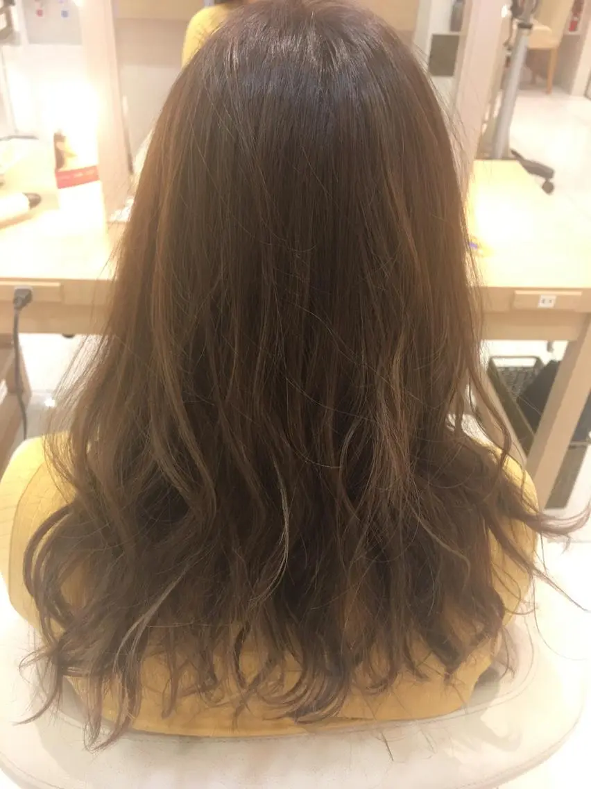 セミロング カラー ハイライトカラー オレンジ 外国人風カラー ハイライト 小田原NO1 美容師 飯田飛翔のヘアスタイル