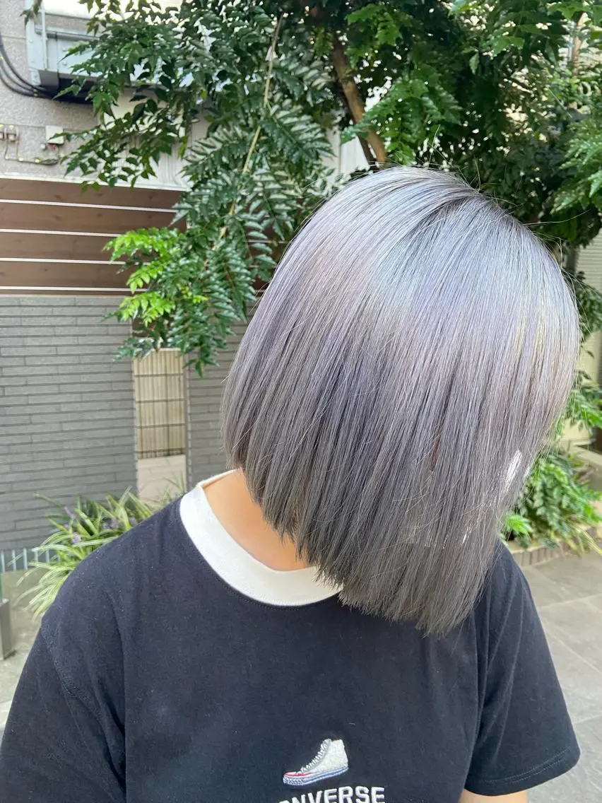 ショート カラー ブリーチ 透明感カラー ハイトーンカラー シルバー 🌈8月末までシャ イン輝きハイトーン✨のヘアスタイル