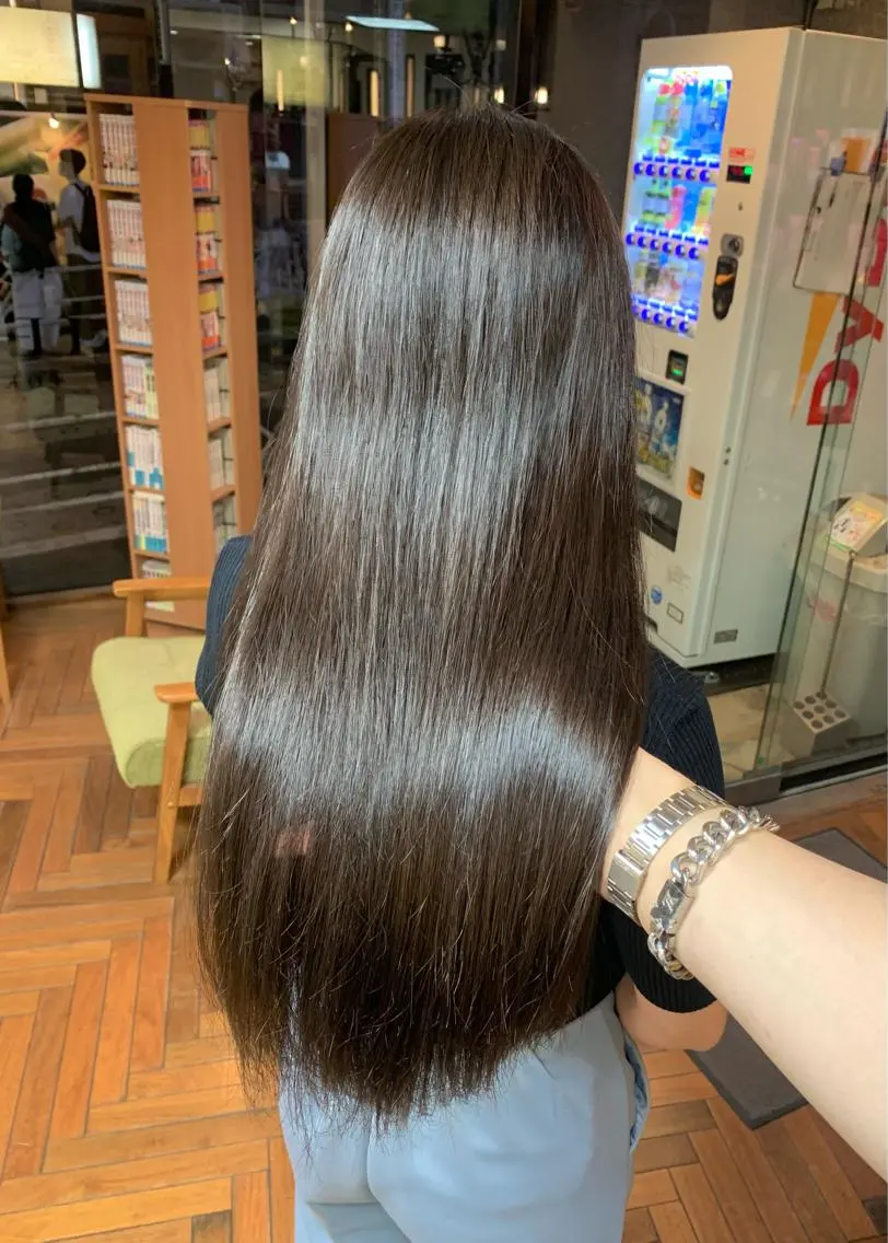 ロング カラー ベージュカラー ケアカラー オリーブベージュ 矢野 晃平のヘアスタイル