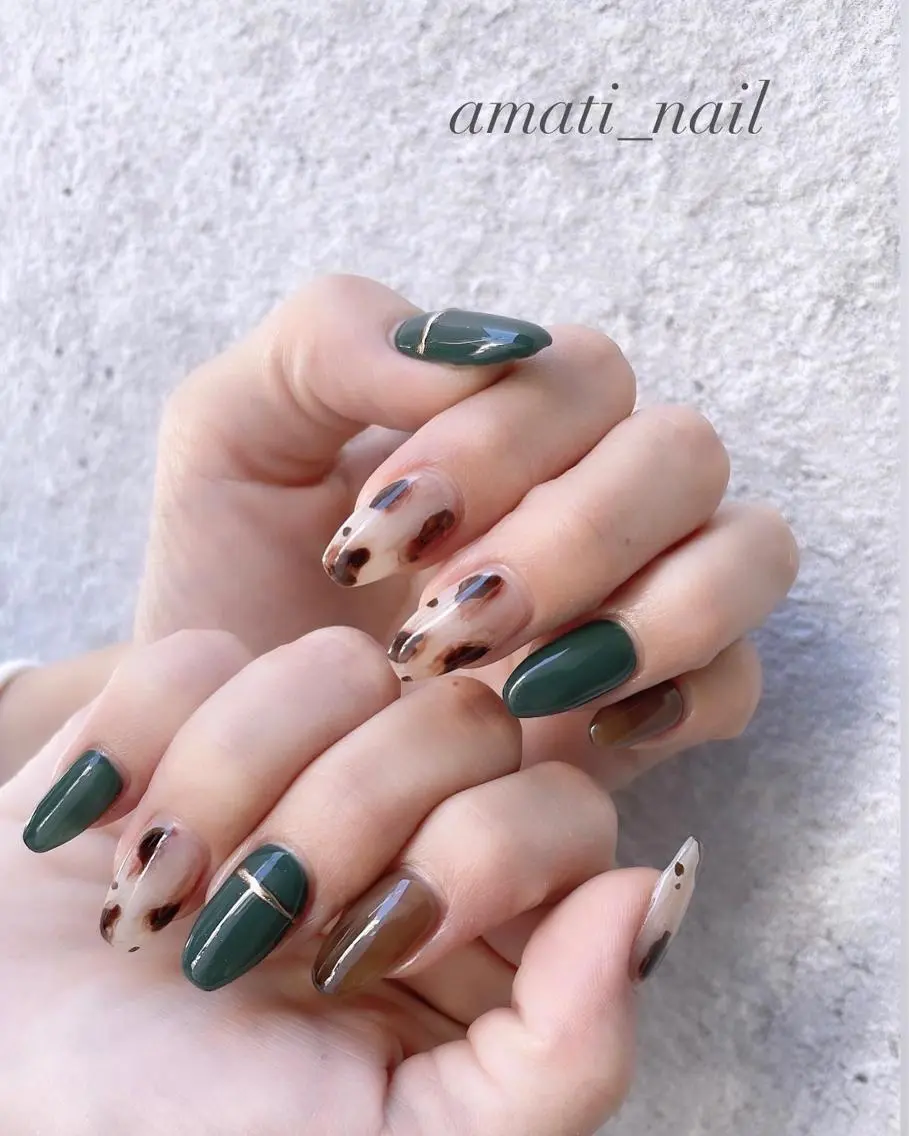 ネイル アニマル柄 グリーン マグネットネイル ミラーネイル 持ち込み ハンドネイル amati_nail TAKAKOのネイルデザイン