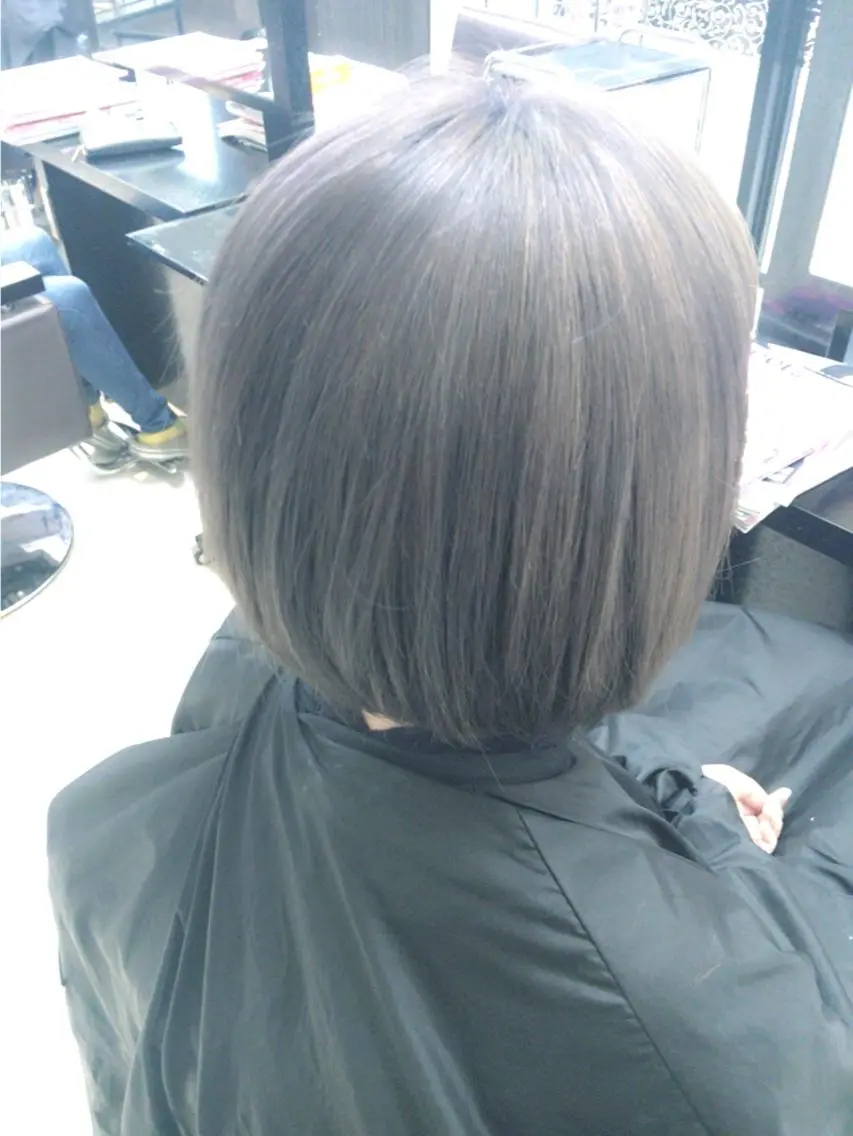 ショート ミディアム セミロング ロング カラー アッシュ ハイトーンカラー シルバー シルバーアッシュ UNDER vr 【アンダーバー】のヘアスタイル