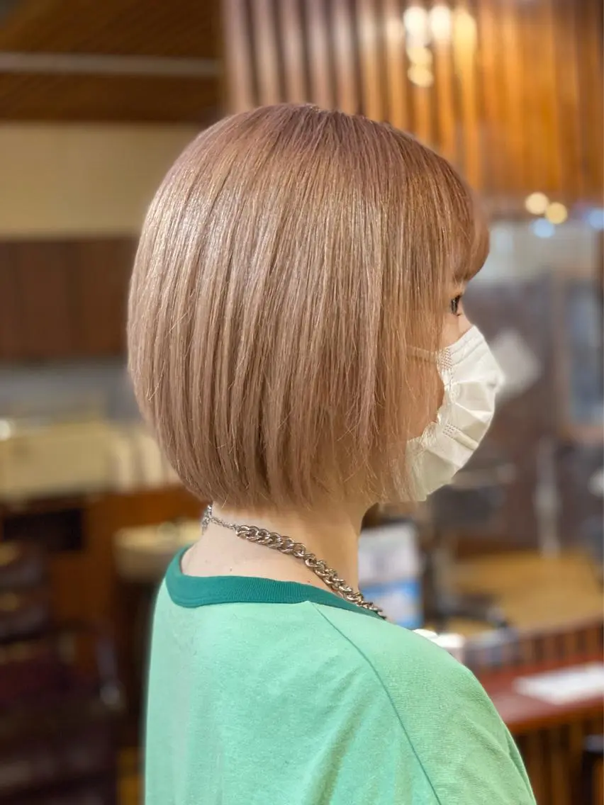 ショート カラー ベージュカラー ホワイトベージュ 白髪ぼかし バレイヤージュ志鎌のヘアスタイル
