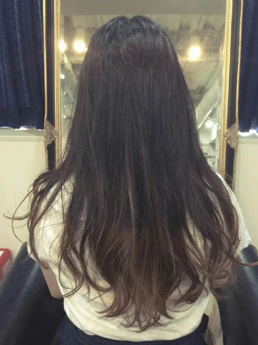 ロング カラー 黒髪 ブリーチ グラデーションカラー タナカ *歴10年以上*のヘアスタイル
