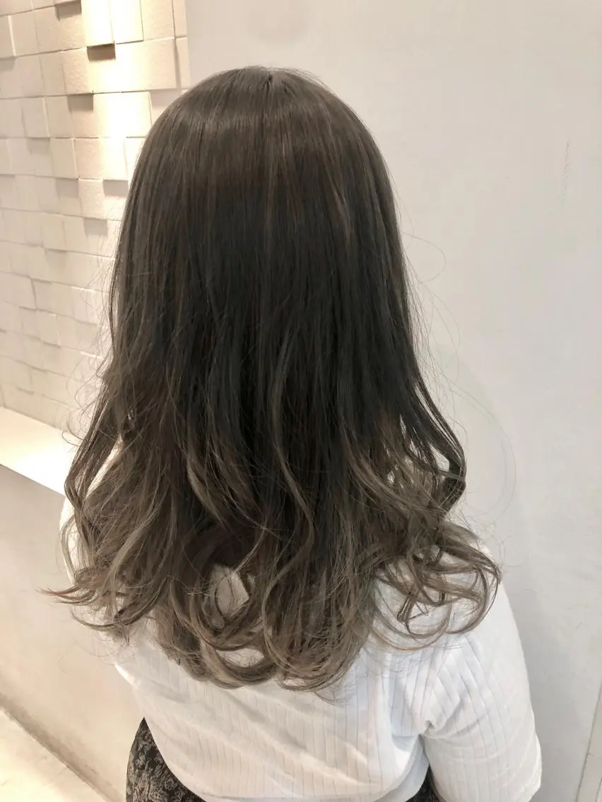 セミロング 田村拓巳 韓国風、髪質改善のヘアスタイル