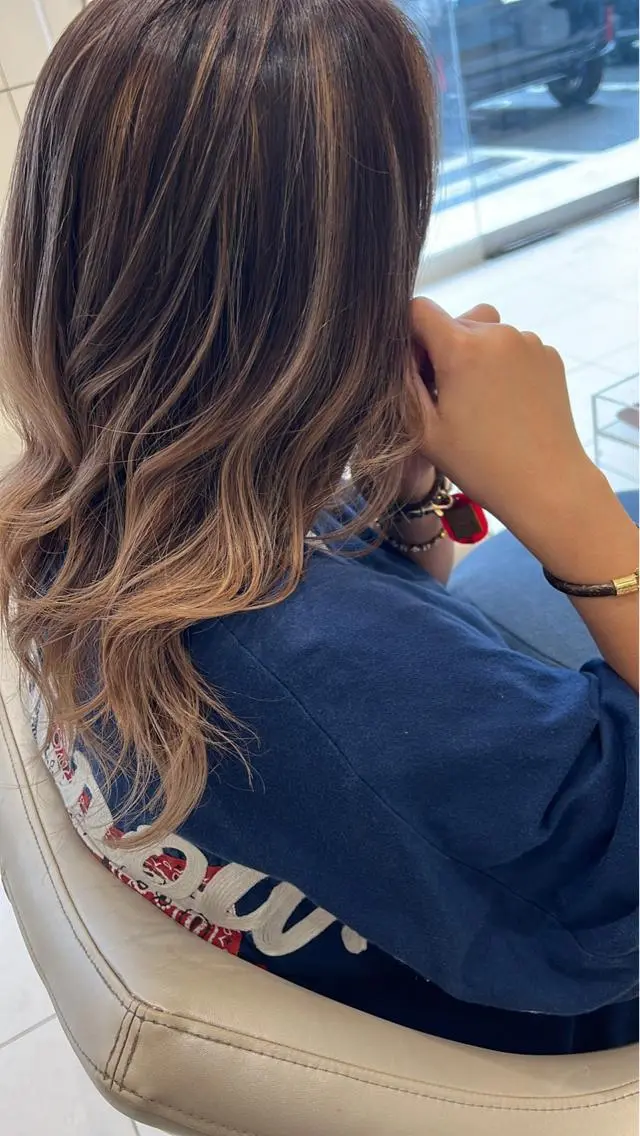 カラー melca. Amiのヘアスタイル