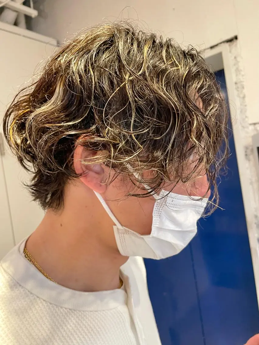 ショート カラー パーマ メンズ メンズハイライト メンズパーマ ハイライトカラー ハイライト レイヤー/似合わせ TAKUYAのヘアスタイル