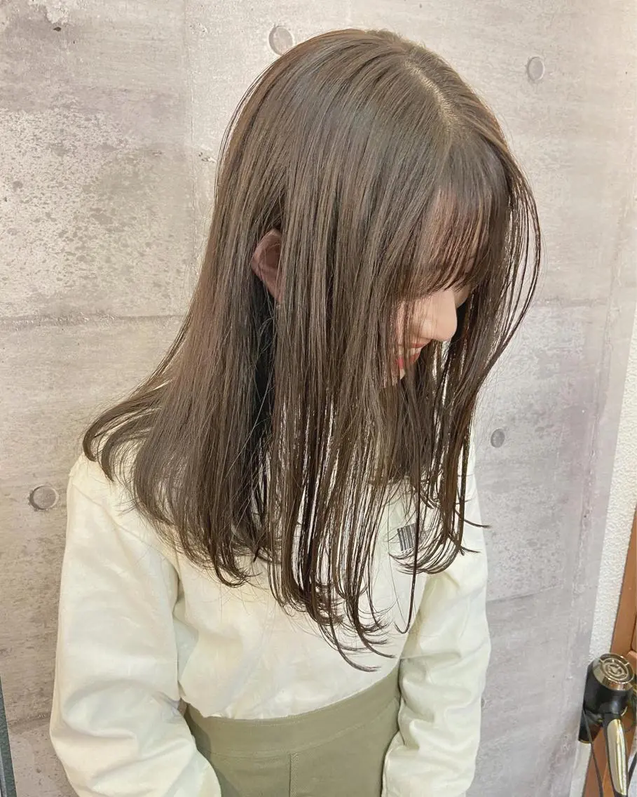 ロング カラー ベージュカラー グレージュ オリーブベージュ カット ヘアカラー トリートメント 岡本康平/ボブ/ブリ ーチ/酸性ストレートのヘアスタイル