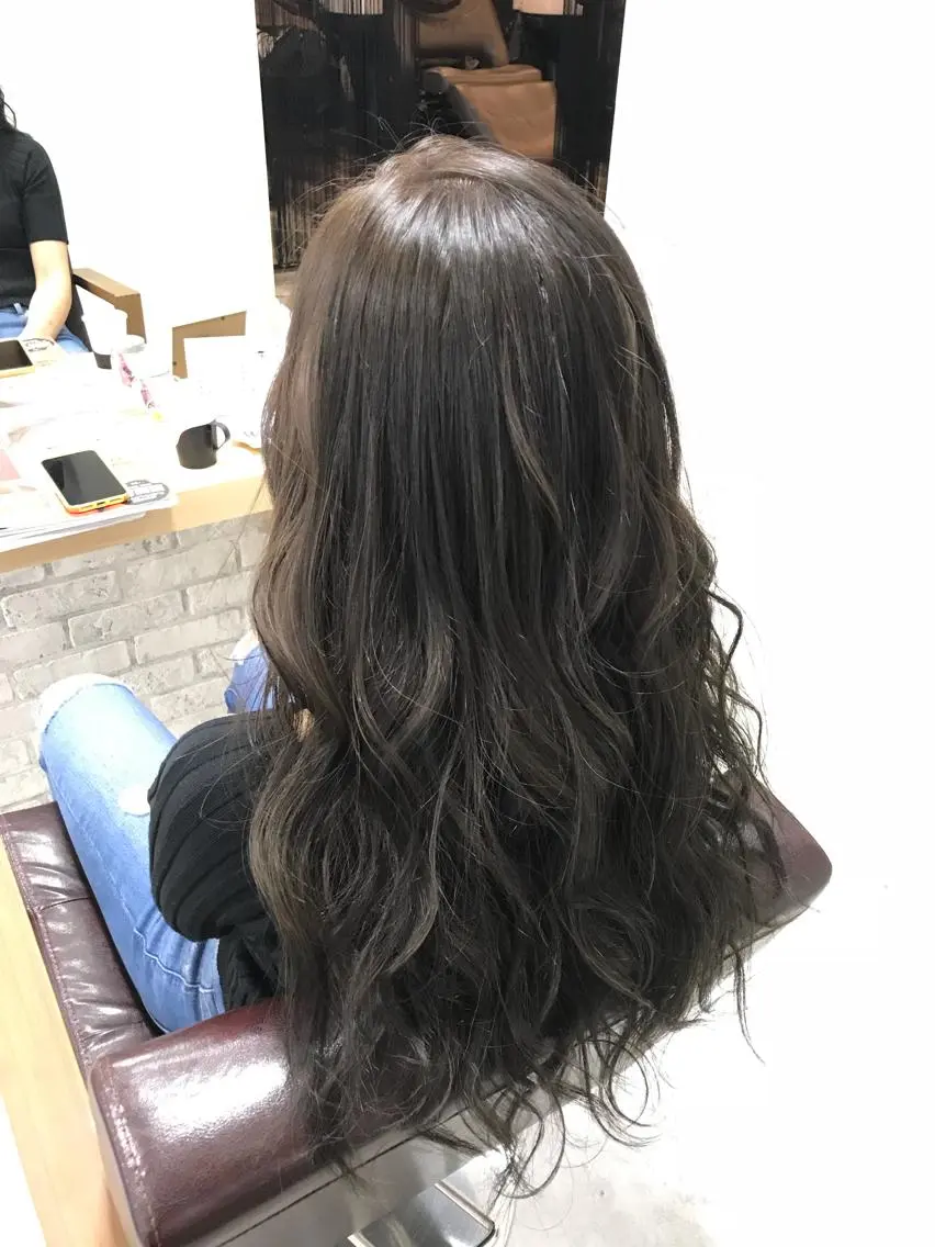 ロング カラー アッシュ アッシュグレー ハイライトカラー イルミナカラー ハイライト マンツーマン/透明感 foi hairのヘアスタイル