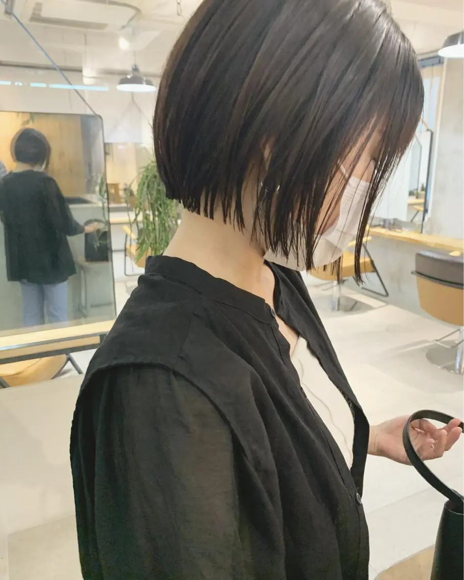 ショート カラー ネイル ハイトーンボブ 前田 表参道　グレージュのヘアスタイル