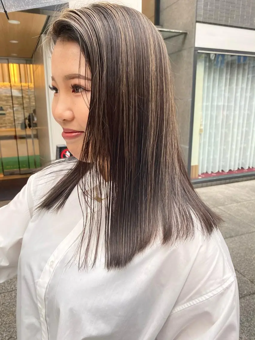 セミロング ハイライト デザインカラー/ボブ ブリーチカラー/ユリのヘアスタイル