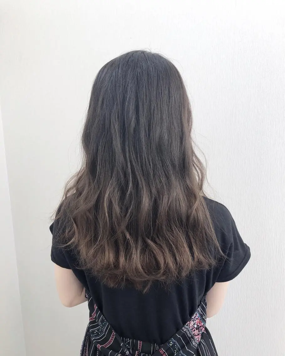 ロング カラー ブリーチ グラデーションカラー ブリーチなしカラー 白井 つづりのヘアスタイル