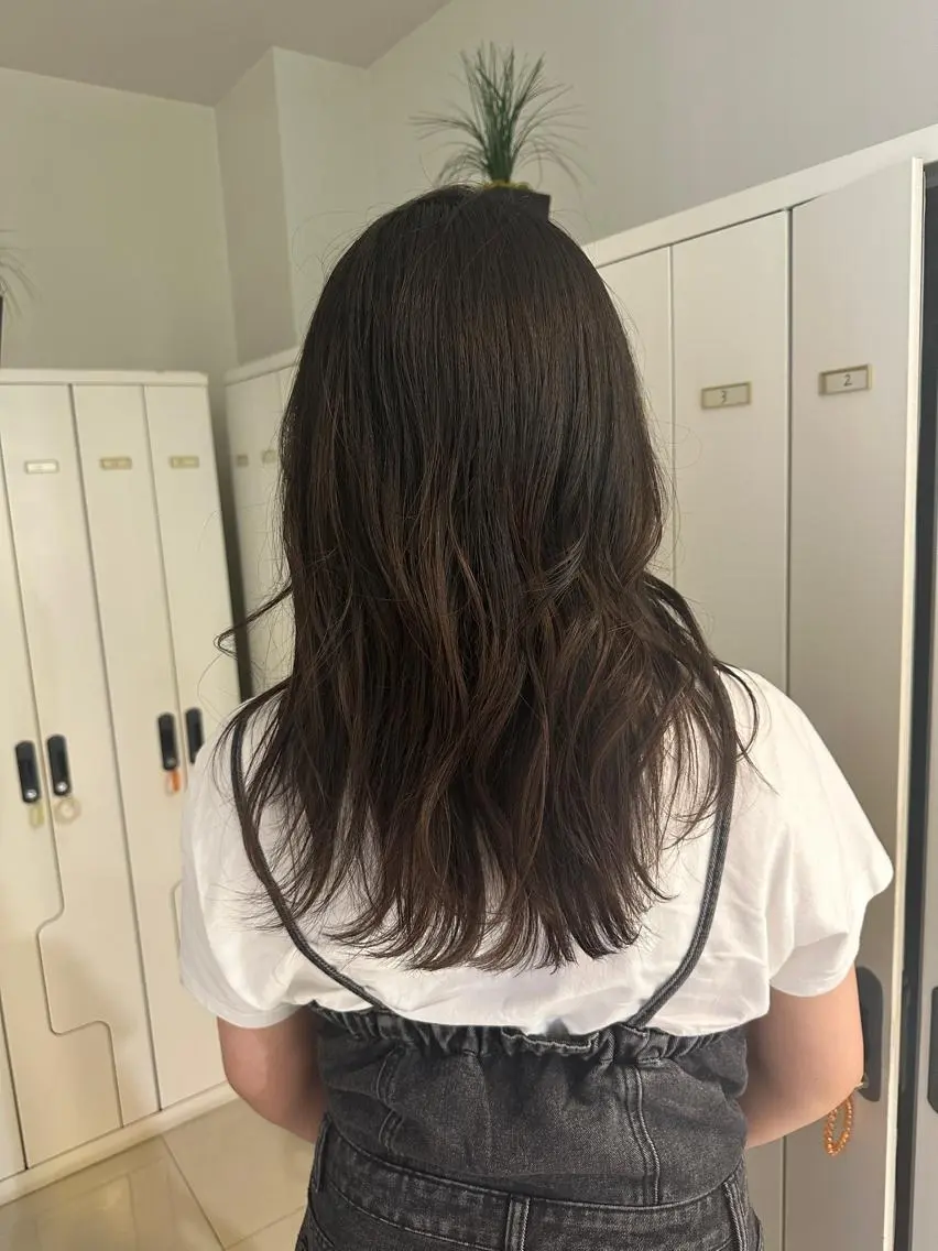 セミロング 本日空きあり🩷 艶々カラー🩷のヘアスタイル