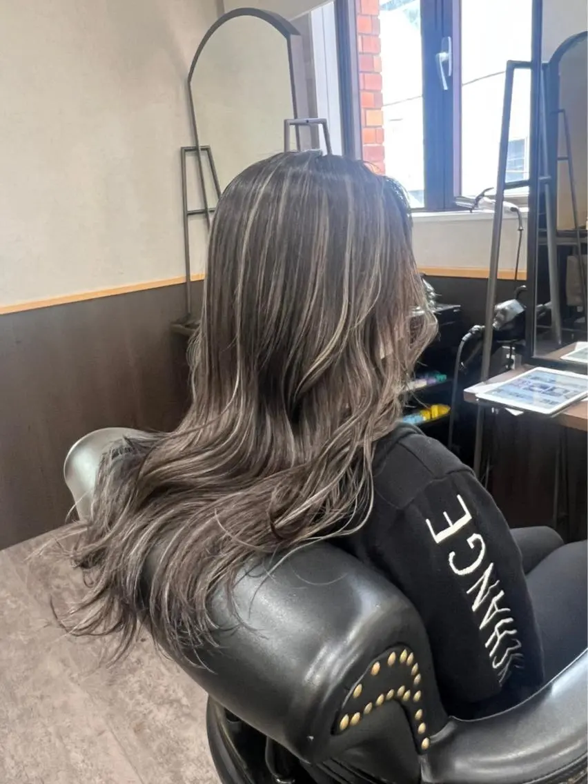 ロング カラー ハイライトカラー ハイライト ヘアカラー 🌿ガクト 🌿艶髪透明感のヘアスタイル