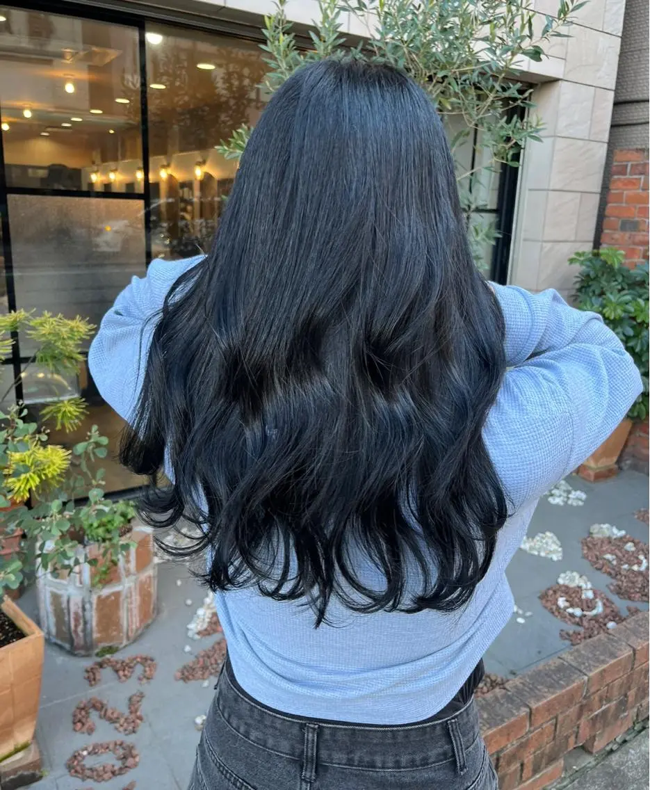 セミロング カラー 黒髪 ブルーカラー ブルーブラック ヘアカラー SHIAN 八王子👼鬼塚さやかのヘアスタイル