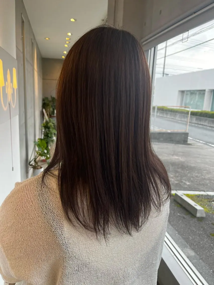 ミディアム アッシュ おせ ちさとのヘアスタイル