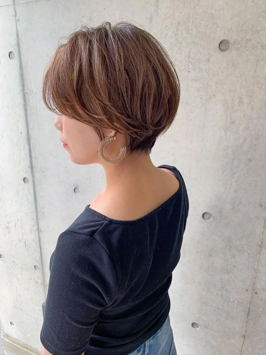 ショート 切りっぱなしボブ ショートボブ ハンサムショート 丸みショート ボブ Lond enikaのヘアスタイル