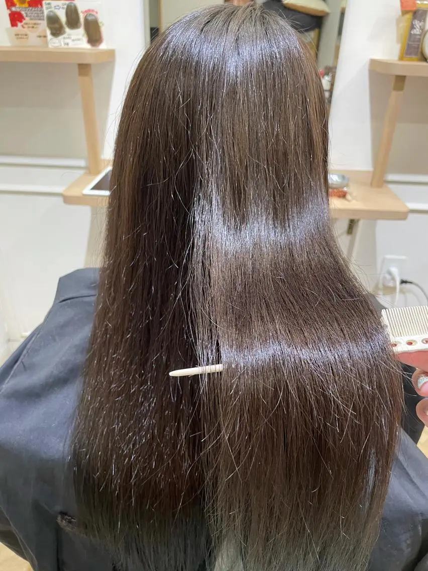 セミロング アッシュ アッシュブラウン 髪質改善お任せ ください♪ひとみのヘアスタイル