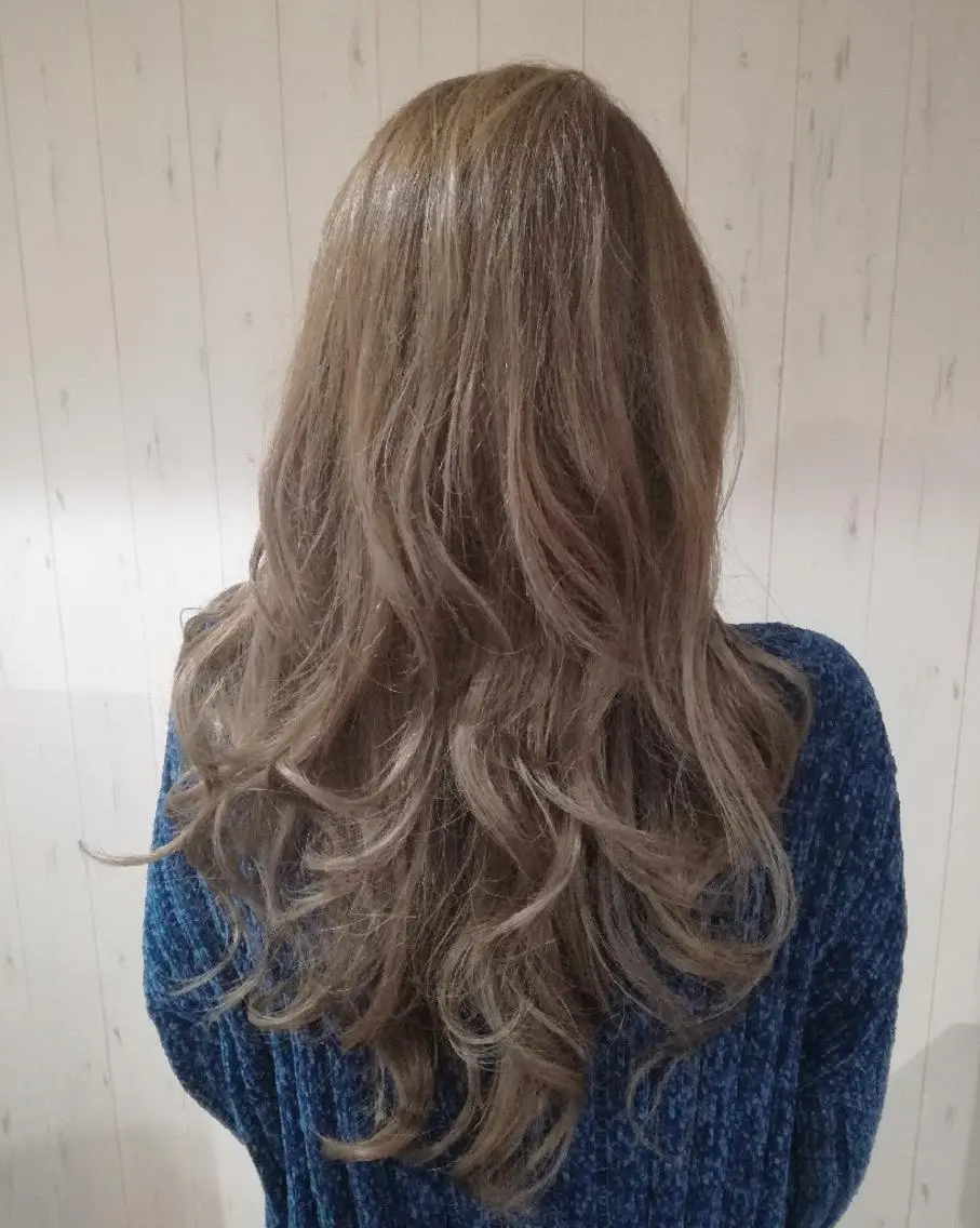 ロング カラー ベージュカラー ミルクティーベージュ 西川 敏夫のヘアスタイル