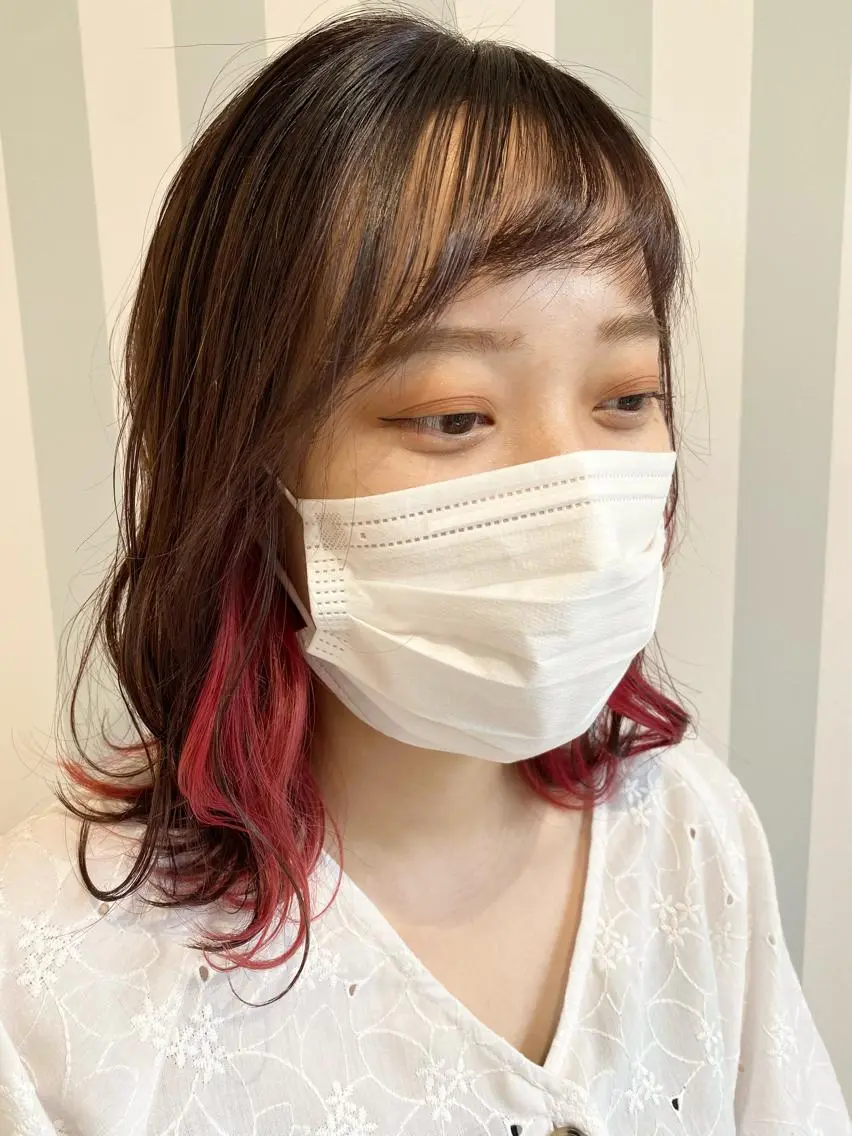 ミディアム カラー インナーカラー 小顔レイヤー/ ベージュ🤍Rieのヘアスタイル