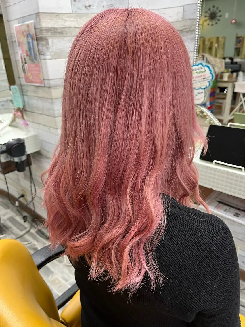 セミロング カラー ブリーチ ピンクカラー 大坪 拓斗のヘアスタイル