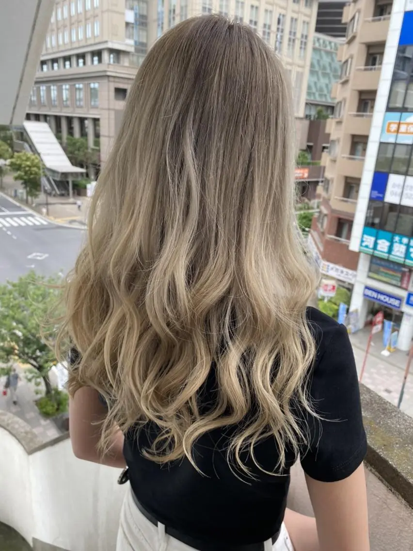 ロング カラー バレイヤージュ ブリーチ ケアブリーチ デザインカラー ダブルカラー 初めてでも安心🌟 newi町田✂のヘアスタイル