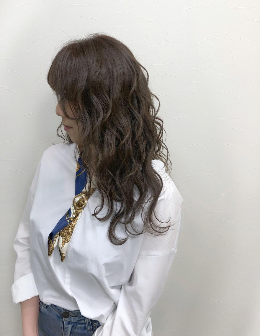 ロング カラー ベージュカラー 青池 康宏のヘアスタイル