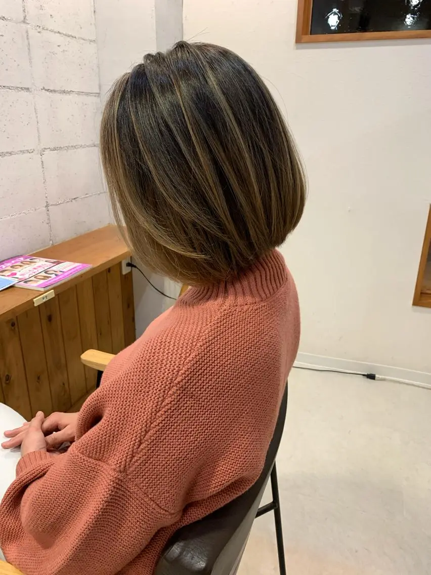 ミディアム レイヤーカット カット ヘアカラー くわやま まさきのヘアスタイル