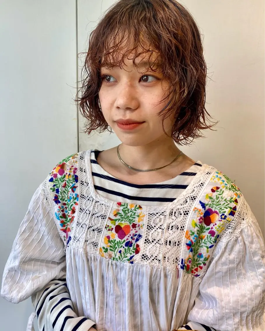 ミディアム カラー パーマ ヘアアレンジ メンズ キッズ ネイル マツエク・マツパ アイブロウ ミディアムパーマ メンズパーマ ボブ パーマスタイル🔅 sayacaのヘアスタイル