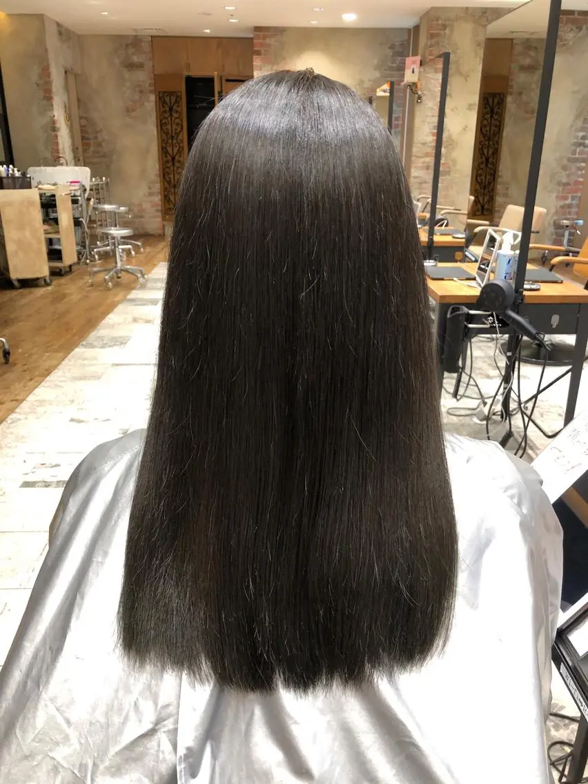 セミロング カラー パーマ バレイヤージュ ブリーチ ケアブリーチ ダブルカラー ハイライトカラー カット ヘアカラー 縮毛矯正 トリートメント 銀座✨レイヤーカット 顔まわり/坂本亜裟海のヘアスタイル