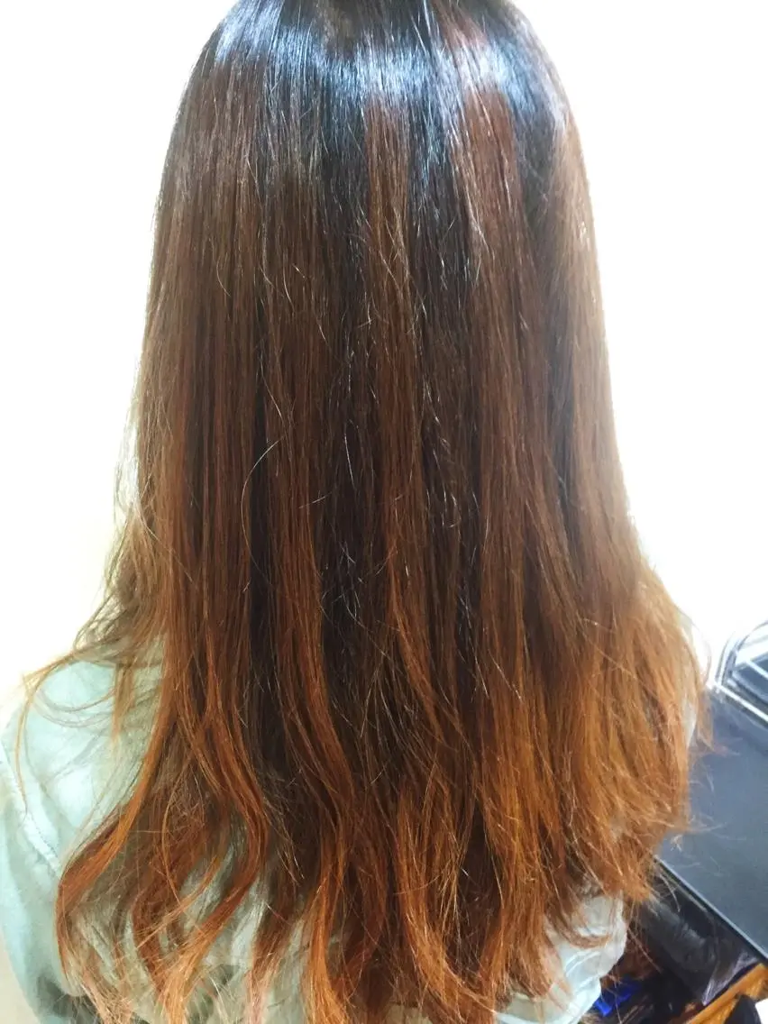 ロング カラー パーマ ブリーチ グラデーションカラー ブリーチなしカラー 可愛いを作る神 ナオヒロのヘアスタイル