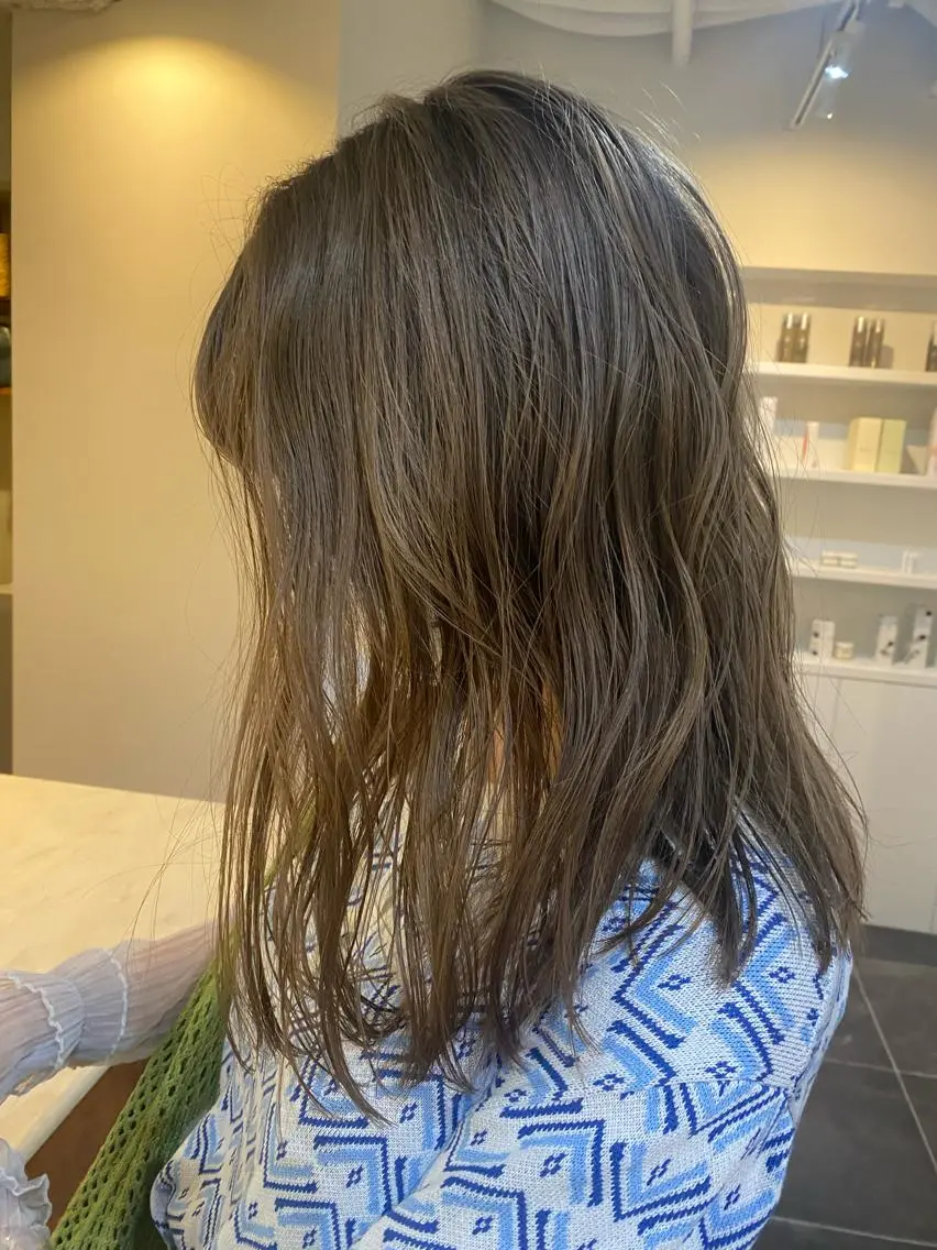 ミディアム カラー 砂原 ひよりのヘアスタイル