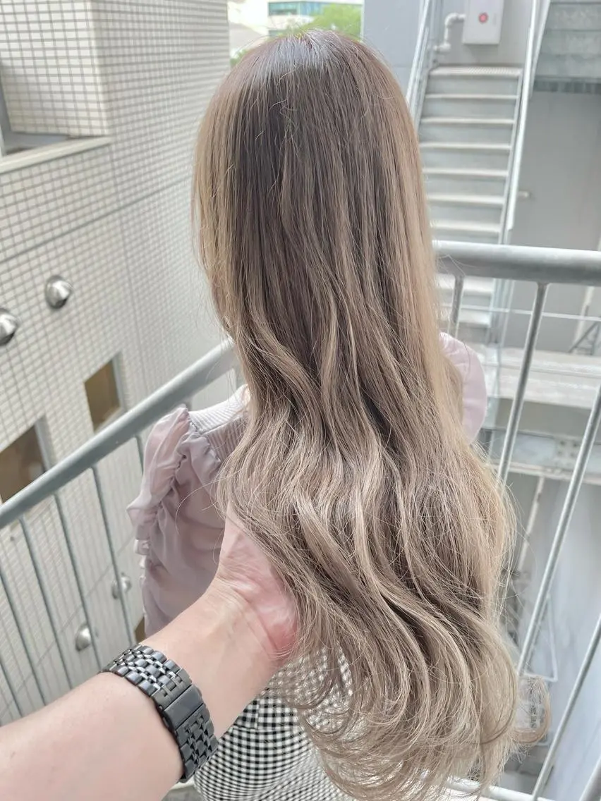 ロング カラー パーマ ヘアアレンジ アディクシーカラー ベージュカラー ブリーチ ケアブリーチ ミルクティーベージュ ヘアカラー トリートメント 縮毛矯正/美髪 髪質改善/石田幸輔のヘアスタイル