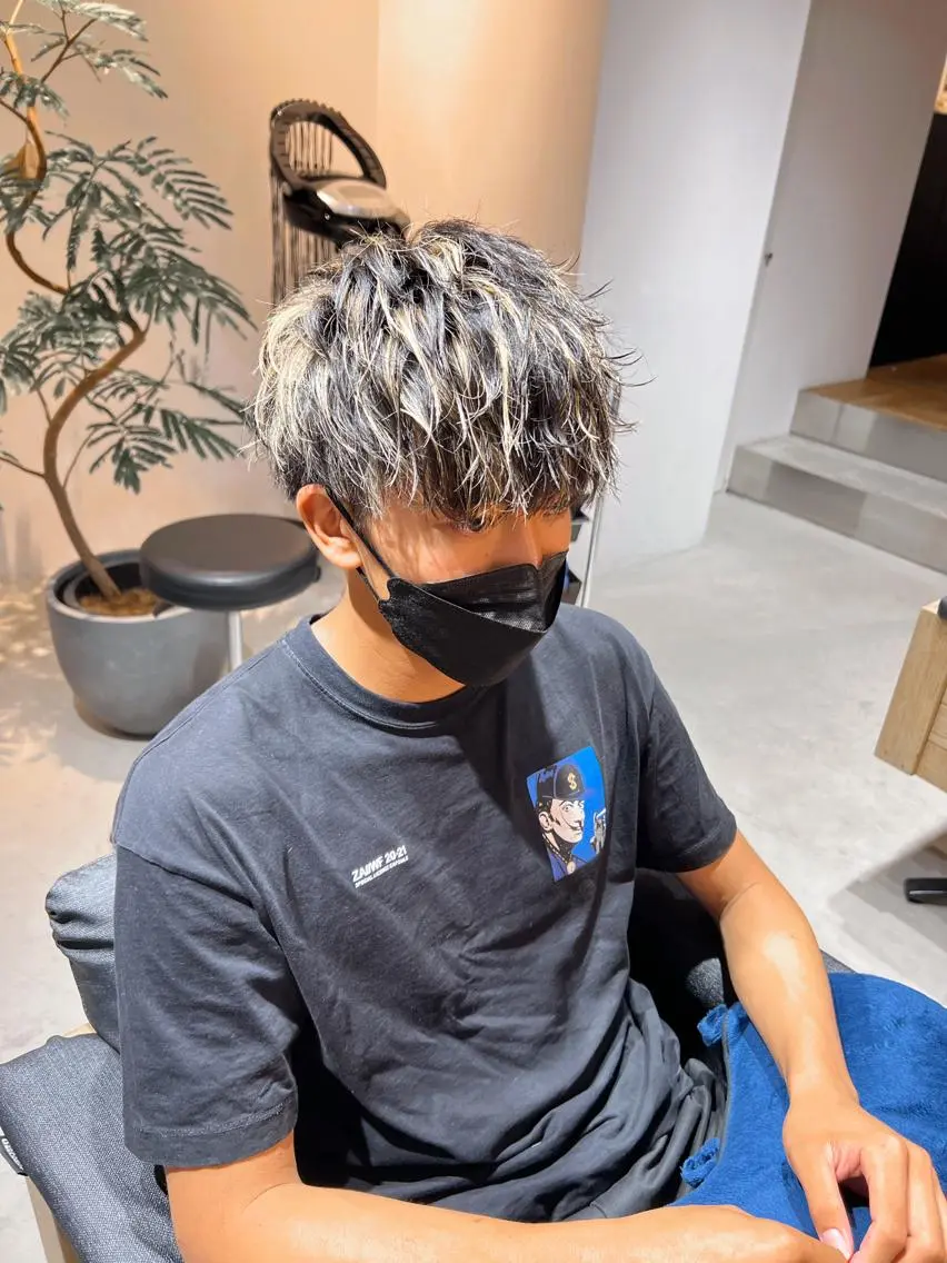 カラー メンズ メンズハイライト メンズメッシュ マッシュ ハイライトカラー メッシュ カット ヘアカラー トリートメント メンズ専門 井藤 雅也のヘアスタイル