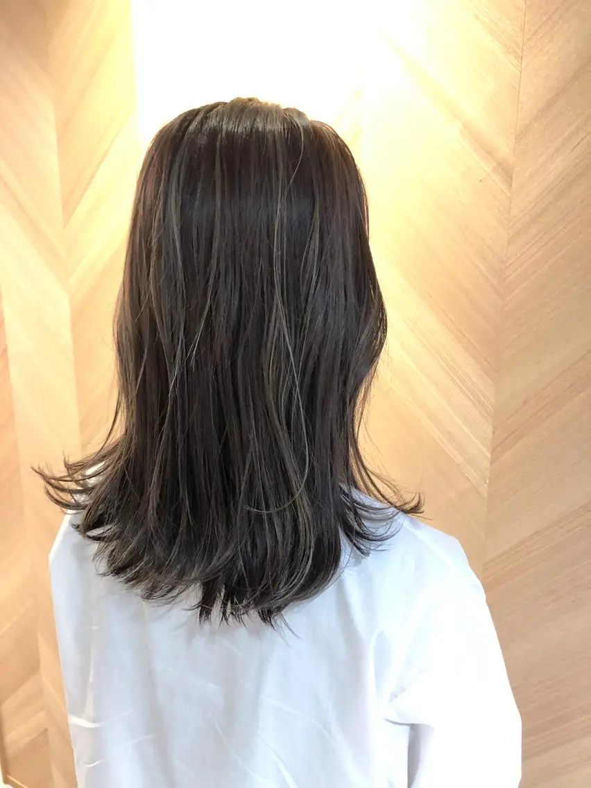 セミロング カラー 透明感カラー イルミナカラー MIA スタイリストのヘアスタイル