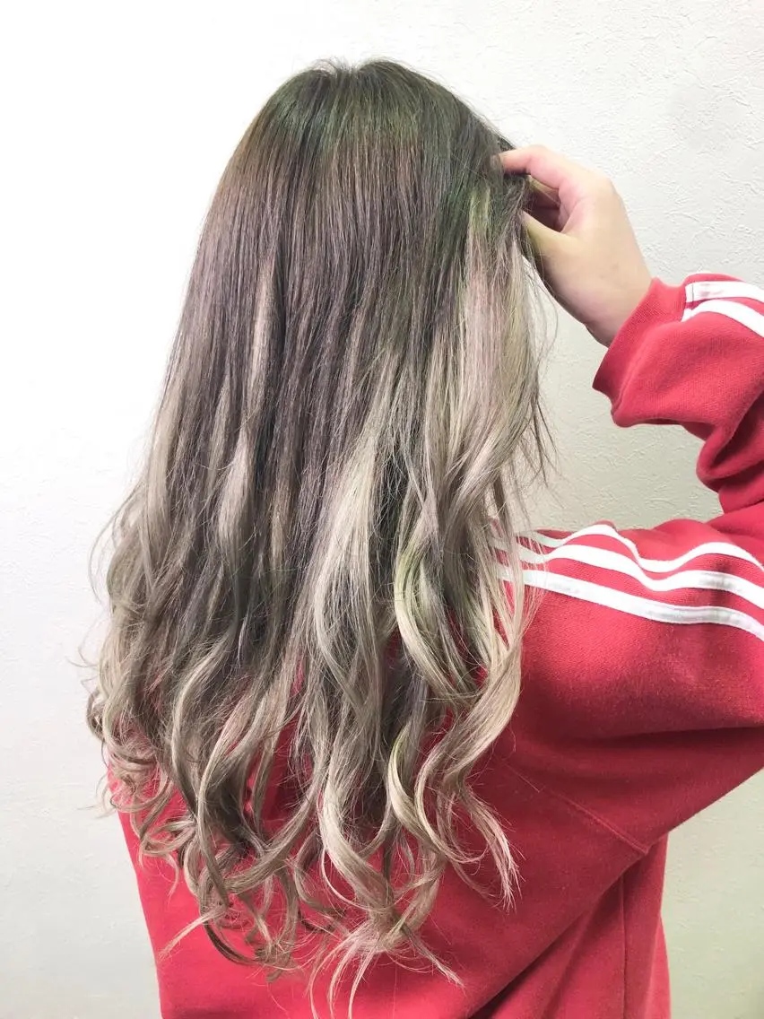 ロング カラー 最高級エクステ /羽エクステ白石宇由のヘアスタイル