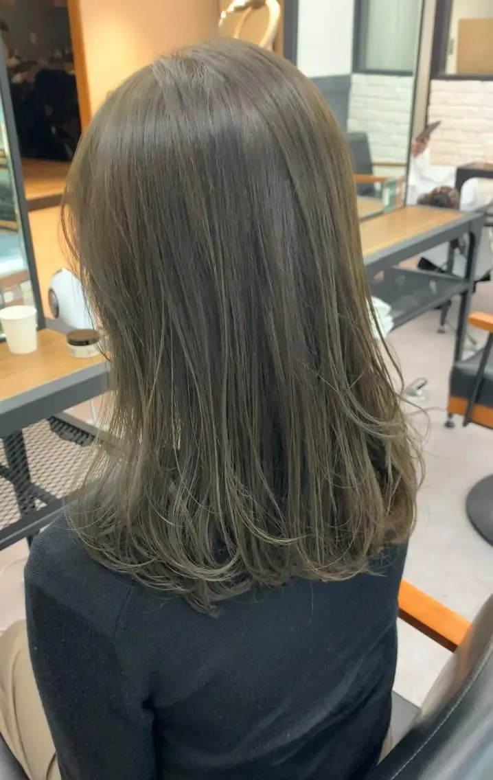 セミロング カラー パーマ ヘアアレンジ メンズ キッズ ネイル マツエク・マツパ アイブロウ レイヤーカット/ 巻ける縮毛矯正のヘアスタイル