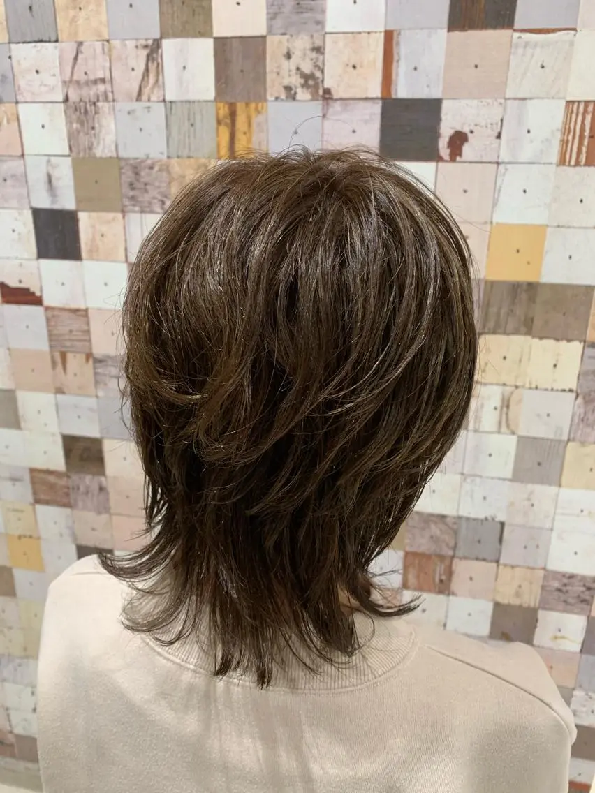 ミディアム カラー パーマ アクアカラー ベージュカラー ウルフカット 上村 将人のヘアスタイル