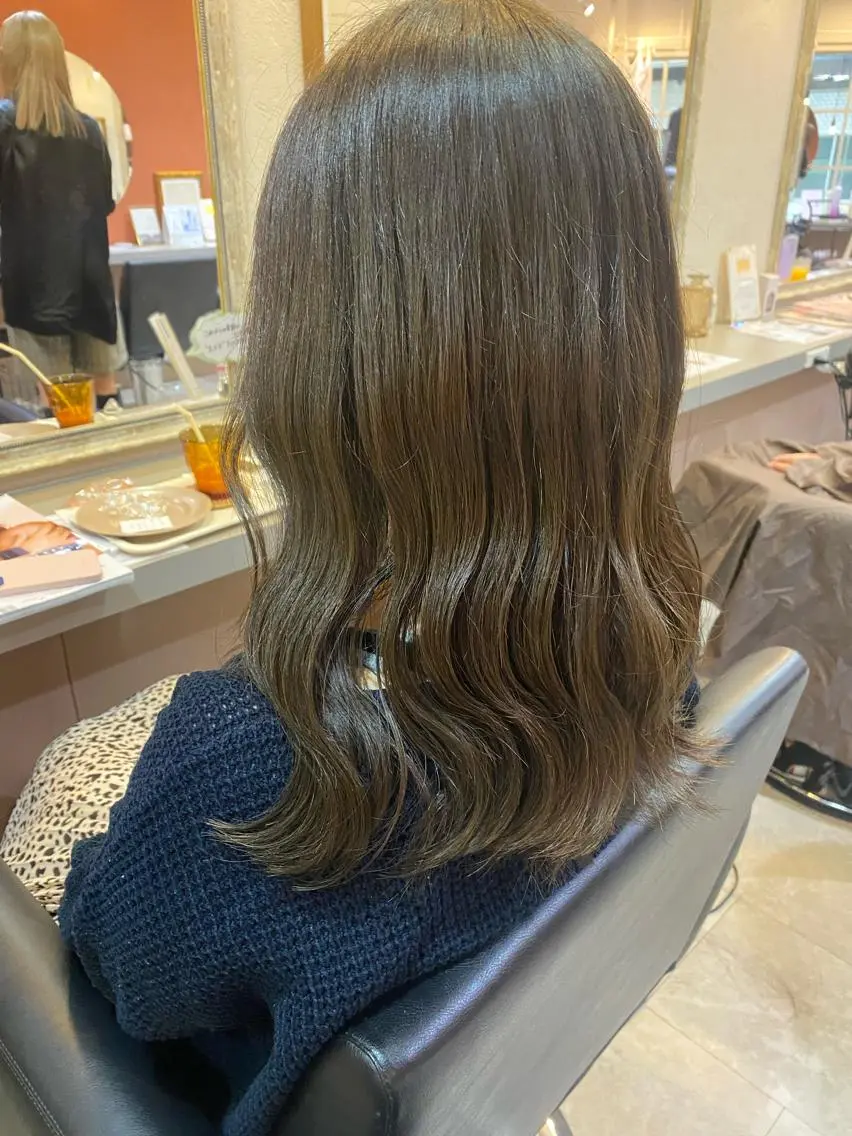 セミロング カット ヘアカラー 艶髪　透明感カラー 田中伶奈のヘアスタイル
