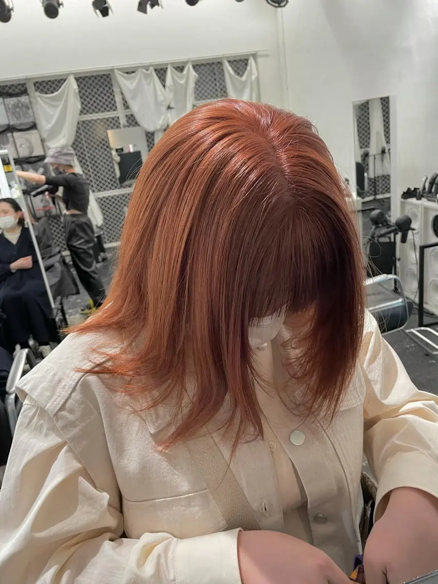 ミディアム カラー ヘアアレンジ ベージュカラー ブリーチ オレンジ オレンジベージュ カット ヘアカラー トリートメント 艶ハイトーン/ヘア アレンジAYAKAのヘアスタイル