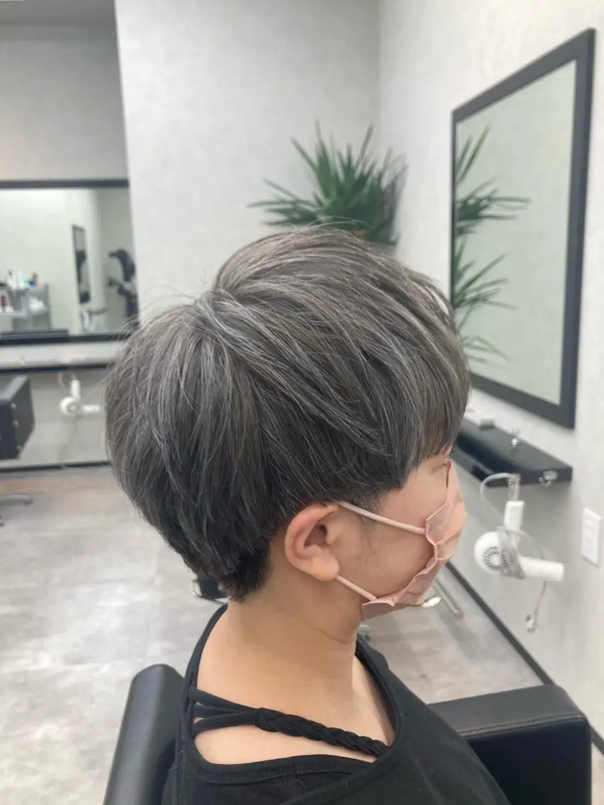 ショート カラー 鈴木 翔偉のヘアスタイル